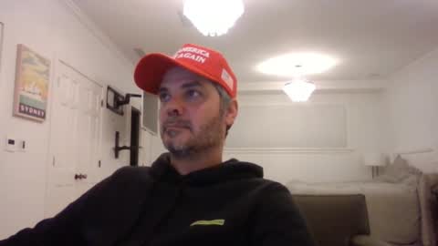 Snapshot of _zeus____ chatting on January 8, 2025, 1:32 am Zeus online show from January 8, 2025, 1:32 am