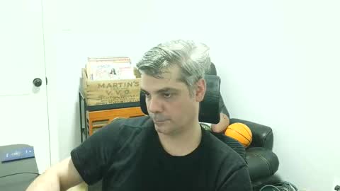 Snapshot of _zeus____ chatting on December 18, 2025, 1:22 am Zeus online show from December 18, 2025, 1:22 am