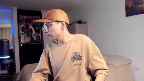 Snapshot of a_lejandro_08 chatting on December 8, 2024, 9:57 am alejo online show from December 8, 2024, 9:57 am