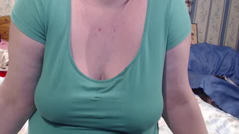 Snapshot of aamarillis chatting on November 9, 2025, 9:57 pm NINA online show from November 9, 2025, 9:57 pm