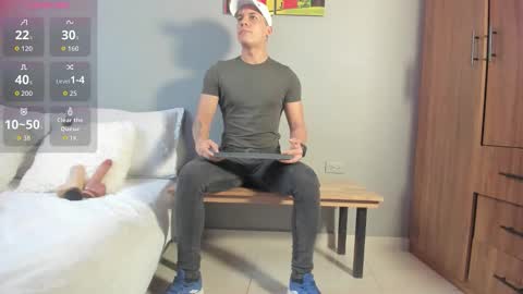 Snapshot of aaron_11_ chatting on April 18, 2026, 9:15 pm Aaron online show from April 18, 2026, 9:15 pm