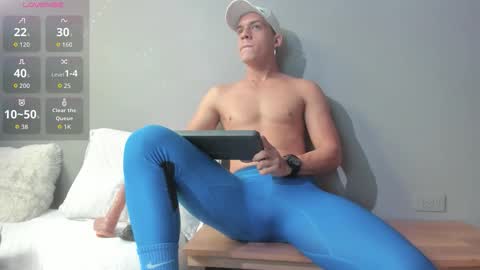 Snapshot of aaron_11_ chatting on April 19, 2026, 10:23 pm Aaron online show from April 19, 2026, 10:23 pm