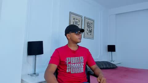 Snapshot of aaron_9827 chatting on January 26, 2025, 12:43 pm aaron_9827 online show from January 26, 2025, 12:43 pm