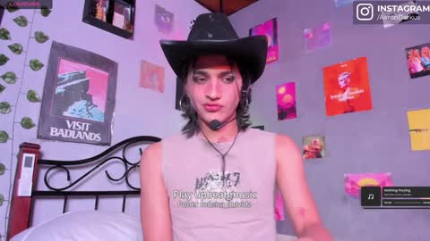 Snapshot of aaron_darkus chatting on January 8, 2025, 6:52 am Aaron online show from January 8, 2025, 6:52 am