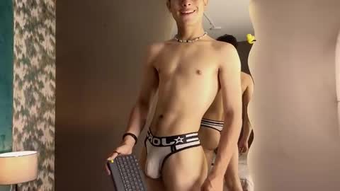 Aaron Ezequiel online show from October 18, 2025, 10:10 pm