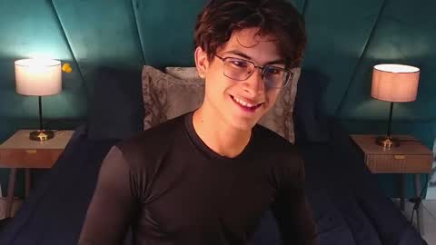 Snapshot of aaron_eze chatting on May 31, 2026, 8:10 pm Aaron Ezequiel online show from May 31, 2026, 8:10 pm
