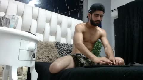 aaron_jones_1 online show from April 27, 2026, 7:34 pm
