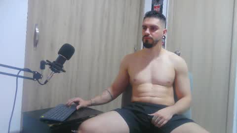 Aaron kwok online show from November 23, 2025, 3:06 am