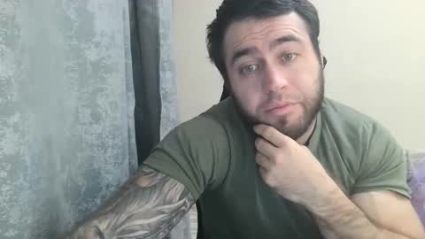 Snapshot of aaron_royal chatting on October 25, 2025, 5:08 pm Davin tayl online show from October 25, 2025, 5:08 pm