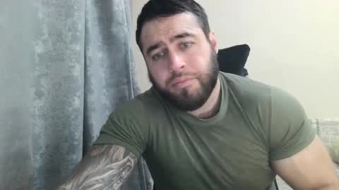 Snapshot of aaron_royal chatting on November 5, 2025, 5:02 pm Davin tayl online show from November 5, 2025, 5:02 pm