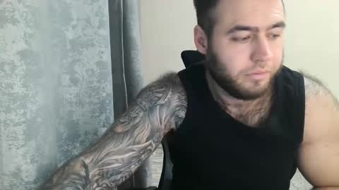 Snapshot of aaron_royal chatting on December 17, 2025, 5:19 pm Davin tayl online show from December 17, 2025, 5:19 pm