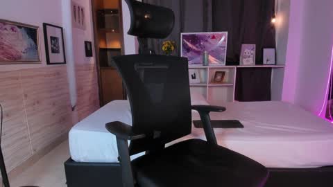 Snapshot of aaron_whitee chatting on December 16, 2024, 11:39 pm Aaron online show from December 16, 2024, 11:39 pm