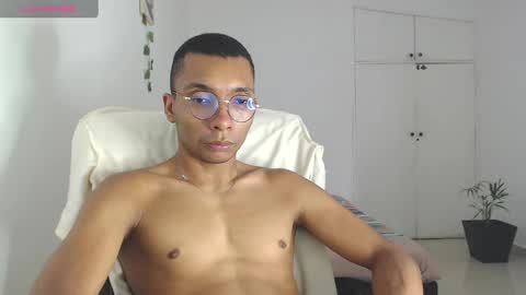 Snapshot of aaronblack1_ chatting on January 20, 2025, 6:43 pm Heyy my name is Aaron online show from January 20, 2025, 6:43 pm