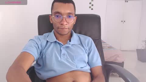Snapshot of aaronblack1_ chatting on January 27, 2025, 5:04 pm Heyy my name is Aaron online show from January 27, 2025, 5:04 pm