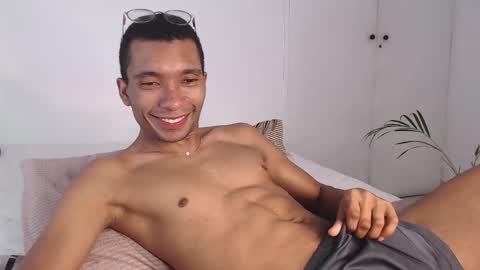 Snapshot of aaronblack1_ chatting on February 14, 2025, 5:14 pm Heyy my name is Aaron online show from February 14, 2025, 5:14 pm