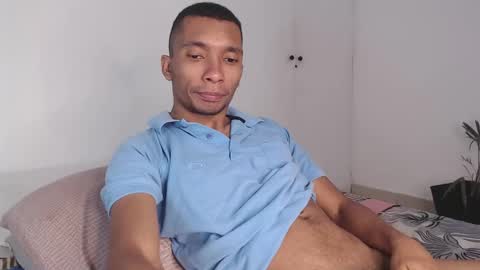 Snapshot of aaronblack1_ chatting on February 18, 2025, 10:16 am Heyy my name is Aaron online show from February 18, 2025, 10:16 am