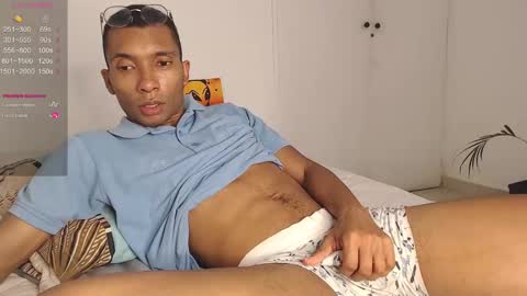 Snapshot of aaronblack1_ chatting on February 28, 2025, 9:01 pm Heyy my name is Aaron online show from February 28, 2025, 9:01 pm