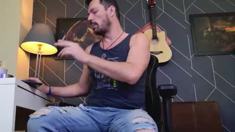 Snapshot of aaronbomer chatting on December 21, 2025, 2:08 am Aaron online show from December 21, 2025, 2:08 am