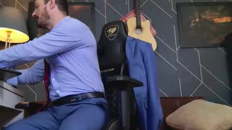 Snapshot of aaronbomer chatting on December 22, 2025, 2:19 am Aaron online show from December 22, 2025, 2:19 am