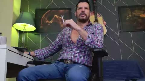 Snapshot of aaronbomer chatting on January 13, 2026, 3:17 pm Aaron online show from January 13, 2026, 3:17 pm