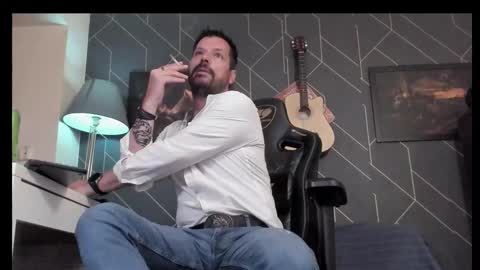 Snapshot of aaronbomer chatting on February 12, 2026, 9:21 pm Aaron online show from February 12, 2026, 9:21 pm