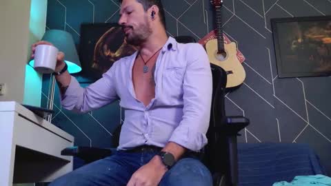 Snapshot of aaronbomer chatting on February 17, 2026, 5:15 am Aaron online show from February 17, 2026, 5:15 am