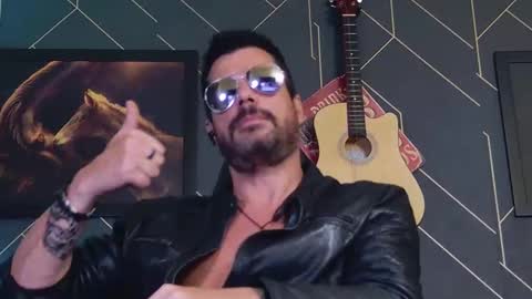 Snapshot of aaronbomer chatting on March 4, 2026, 1:22 am Aaron online show from March 4, 2026, 1:22 am