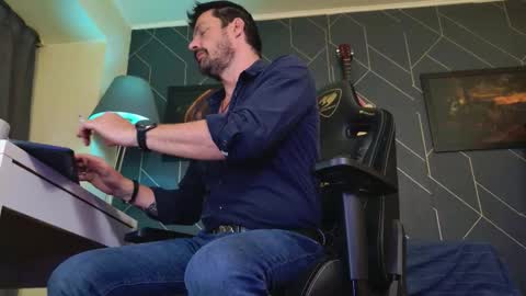 Snapshot of aaronbomer chatting on March 16, 2026, 9:41 pm Aaron online show from March 16, 2026, 9:41 pm