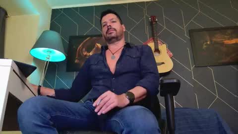 Snapshot of aaronbomer chatting on March 22, 2026, 9:18 pm Aaron online show from March 22, 2026, 9:18 pm