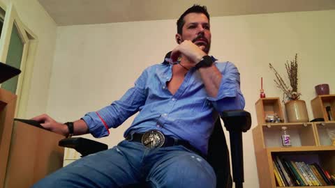 Snapshot of aaronbomer chatting on April 11, 2026, 4:28 am Aaron online show from April 11, 2026, 4:28 am