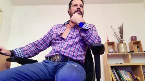 Snapshot of aaronbomer chatting on April 13, 2026, 4:40 am Aaron online show from April 13, 2026, 4:40 am