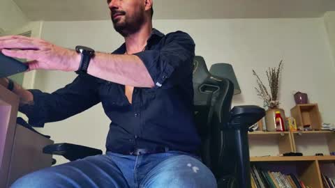 Aaron online show from May 15, 2026, 9:00 pm
