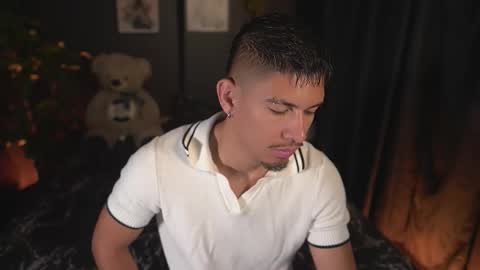 Snapshot of aaronfox_ chatting on March 10, 2026, 10:20 am AARON online show from March 10, 2026, 10:20 am