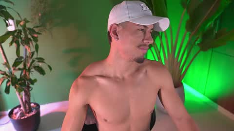 Snapshot of aaronfox_ chatting on April 4, 2026, 3:53 pm AARON online show from April 4, 2026, 3:53 pm