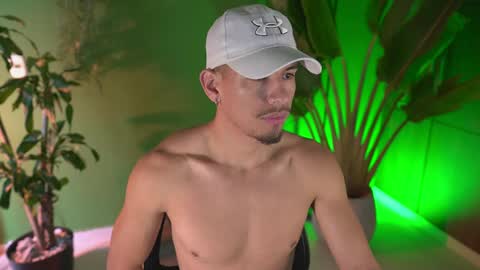Snapshot of aaronfox_ chatting on April 6, 2026, 12:39 pm AARON online show from April 6, 2026, 12:39 pm