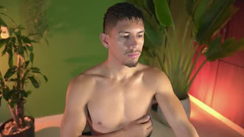 Snapshot of aaronfox_ chatting on April 7, 2026, 12:16 pm AARON online show from April 7, 2026, 12:16 pm