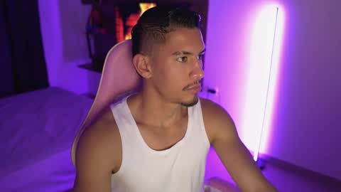 Snapshot of aaronfox_ chatting on April 30, 2026, 12:17 am AARON online show from April 30, 2026, 12:17 am