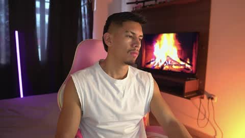 Snapshot of aaronfox_ chatting on May 5, 2026, 2:58 pm AARON online show from May 5, 2026, 2:58 pm