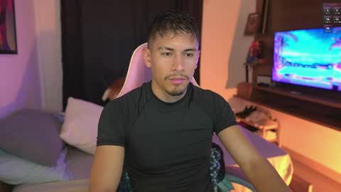Snapshot of aaronfox_ chatting on May 13, 2026, 1:25 am AARON online show from May 13, 2026, 1:25 am