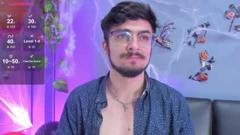 aaronfuentes7 online show from October 21, 2025, 7:14 pm