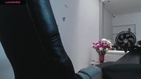 ig aaron hunter123 online show from February 7, 2025, 6:45 pm