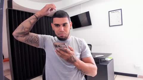 ig aaron hunter123 online show from April 14, 2026, 4:57 pm