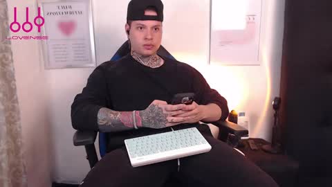 Snapshot of aaronsmith2_ chatting on December 5, 2024, 4:53 am aaronsmith2_ online show from December 5, 2024, 4:53 am