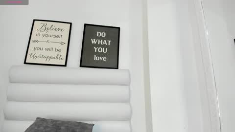 abbey_walker online show from April 4, 2026, 10:57 am