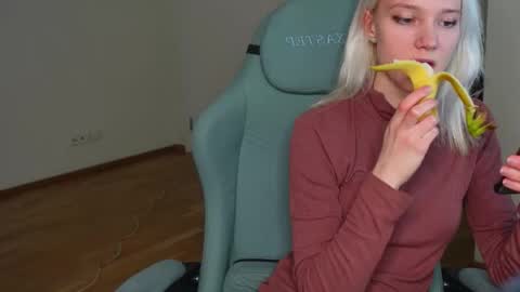 ABBY LAKER online show from December 3, 2025, 5:33 pm