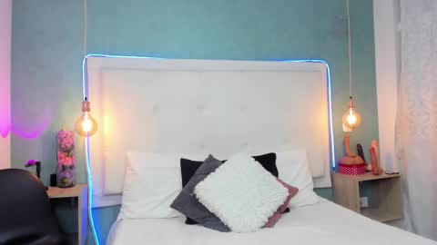 Snapshot of abbydixon1 chatting on December 15, 2025, 1:59 pm Abby Dixon online show from December 15, 2025, 1:59 pm