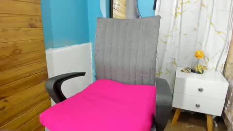 Snapshot of abbyhowlland chatting on October 31, 2025, 4:57 am sara online show from October 31, 2025, 4:57 am