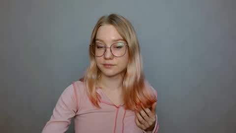 Snapshot of abbymoore__ chatting on January 12, 2025, 12:44 pm Abby Lovense is active online show from January 12, 2025, 12:44 pm