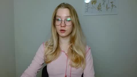 Snapshot of abbymoore__ chatting on September 28, 2025, 8:42 am Abby Lovense is active online show from September 28, 2025, 8:42 am