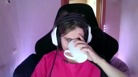 abbysal_blade online show from November 7, 2025, 6:02 am